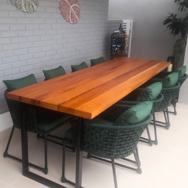 Conjunto de Mesa e Oito Cadeiras Budapeste